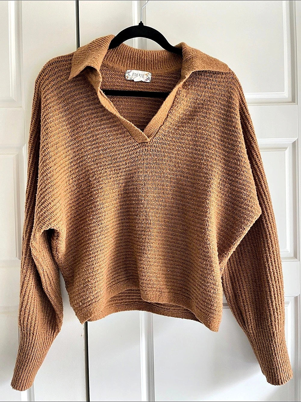 Pink Rose V-Neck Sweater in Brown Size Medium Like New